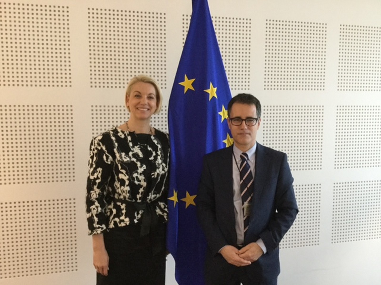 García con la eurodiputada Angelica Milnar.jpg